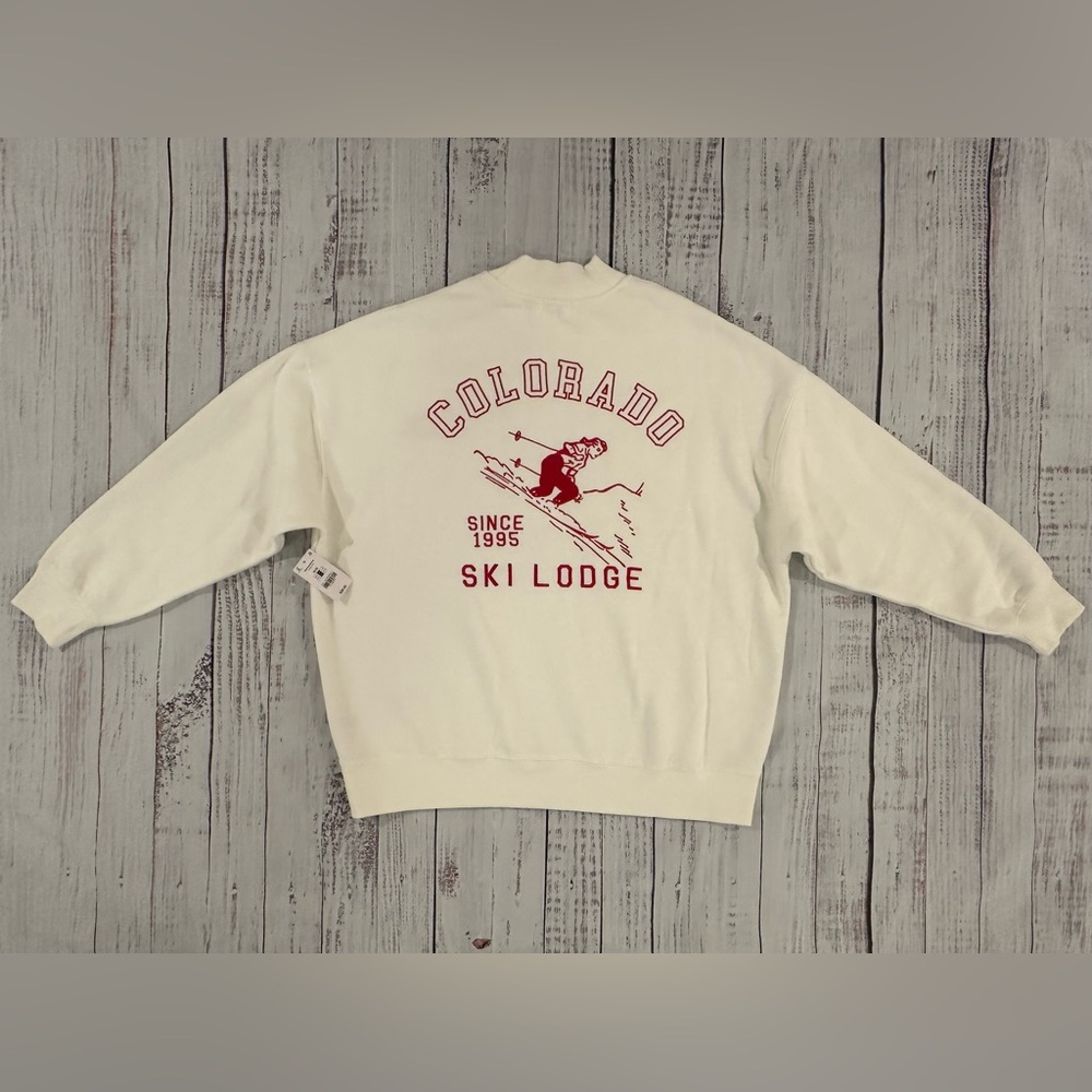 NWT Colorado Ski Lodge Men’s Size M White Pull Over Sweatshirt Embroidered Logo